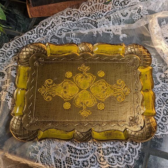 9" x 11" Vintage Italian Florentine Gold Gilt Decorative Wooden Serving Tray - Picture 10 of 10